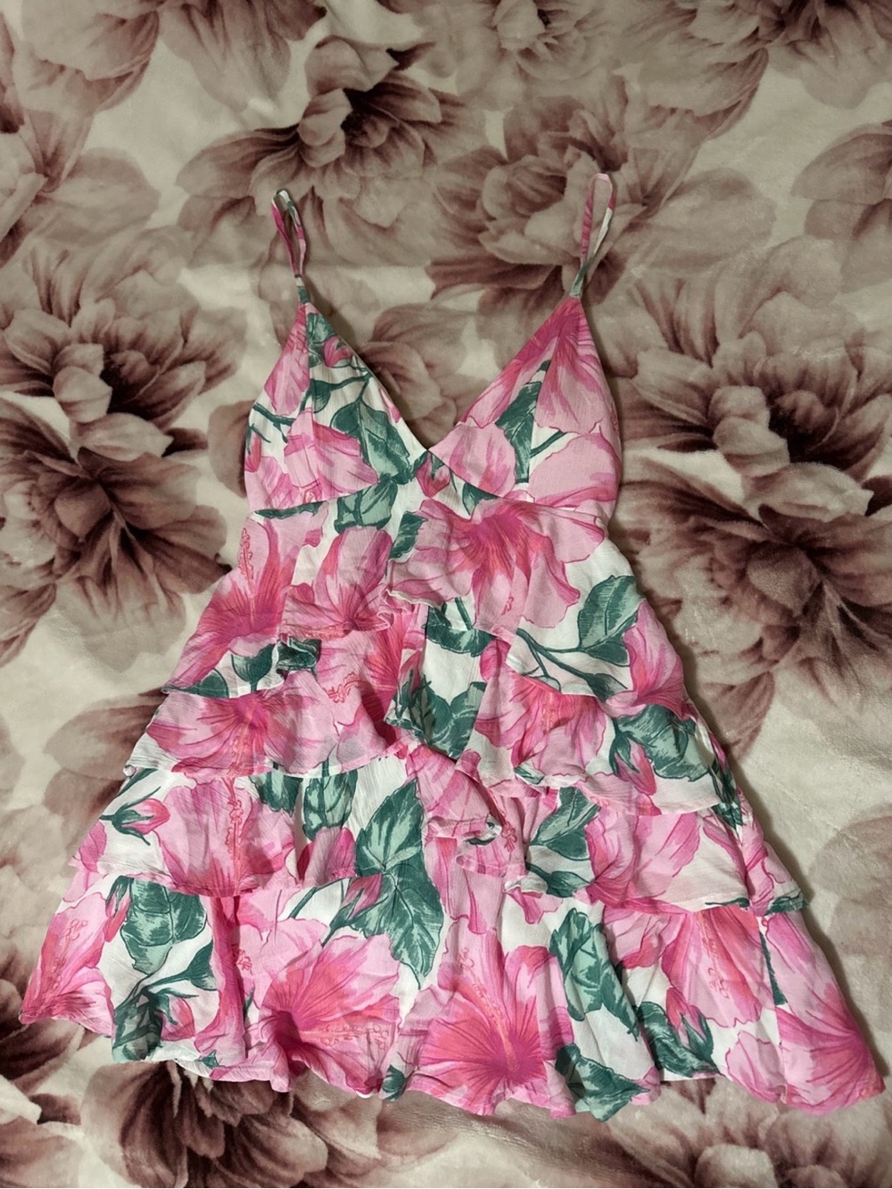 Hollister women’s M Pink Floral tiered ruffle dress
